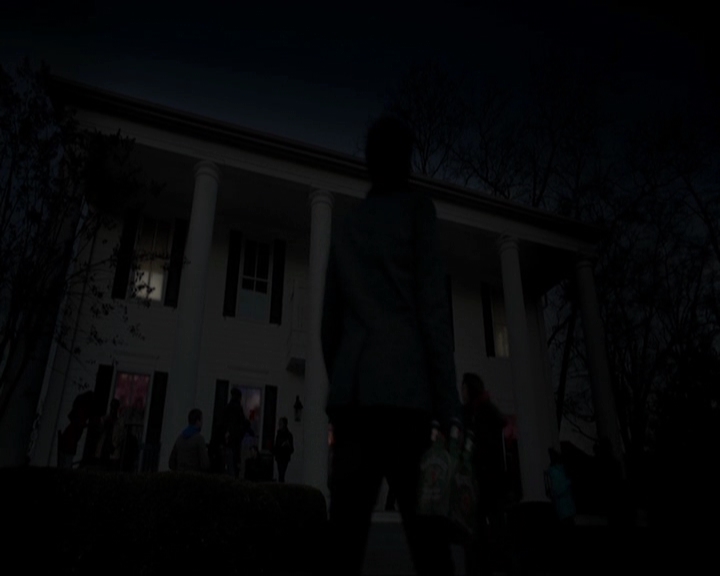 VampireDiariesWorld-dot-nl_7x17IWentToTheWoods2228.jpg