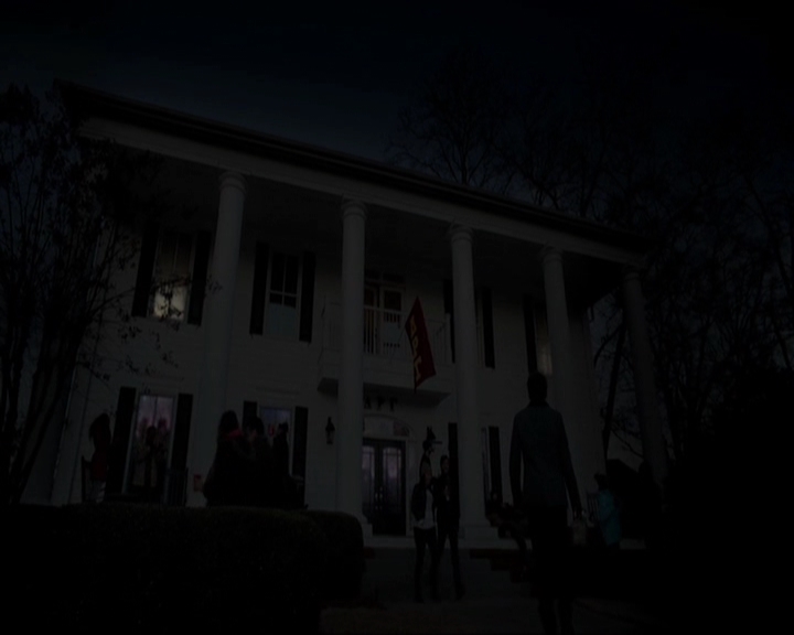 VampireDiariesWorld-dot-nl_7x17IWentToTheWoods2230.jpg