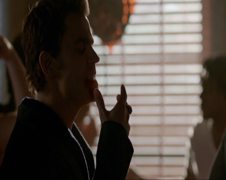 VampireDiariesWorld-dot-nl_7x18OnWayOrAnother0410.jpg