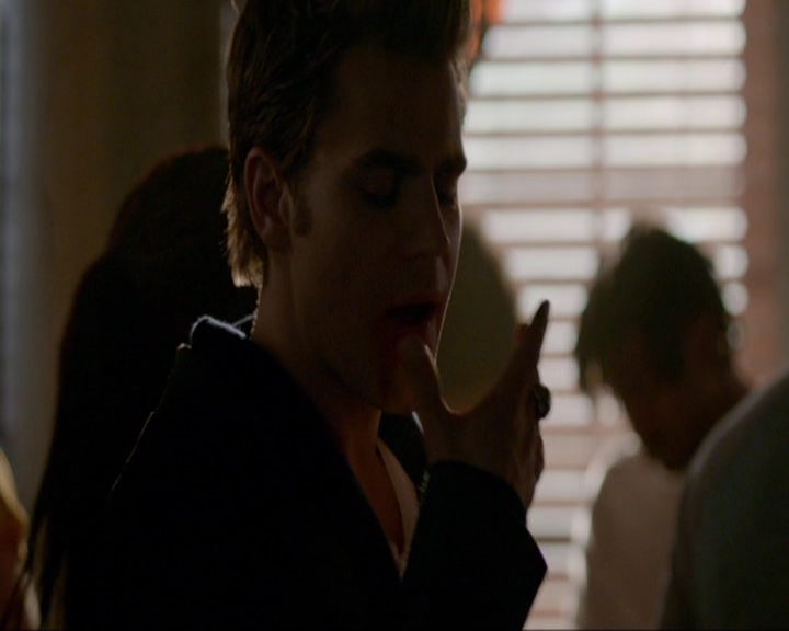 VampireDiariesWorld-dot-nl_7x18OnWayOrAnother0412.jpg