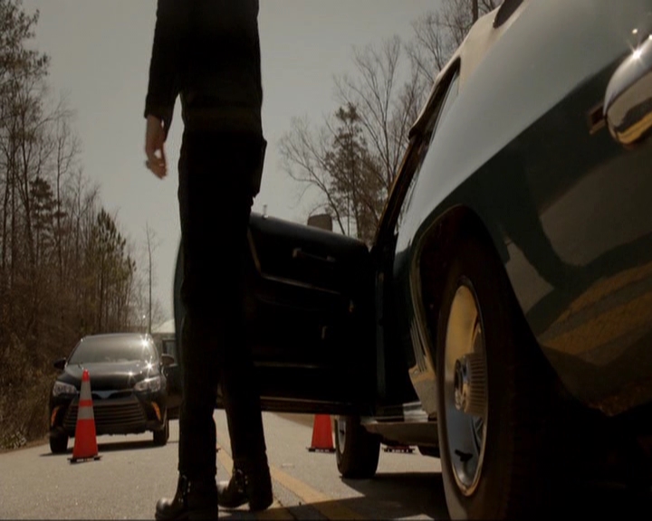 VampireDiariesWorld-dot-nl_7x18OnWayOrAnother0801.jpg