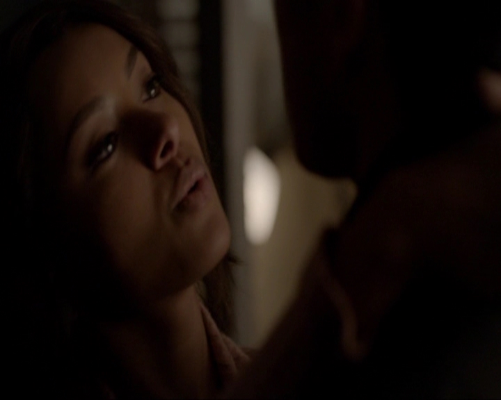 VampireDiariesWorld-dot-nl_7x18OnWayOrAnother2140.jpg