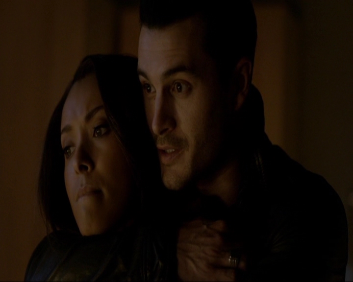VampireDiariesWorld-dot-nl_7x19SomebodyThatIUsedtoKnow0137.jpg