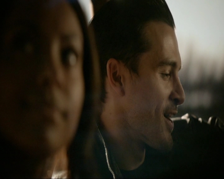 VampireDiariesWorld-dot-nl_7x19SomebodyThatIUsedtoKnow0238.jpg