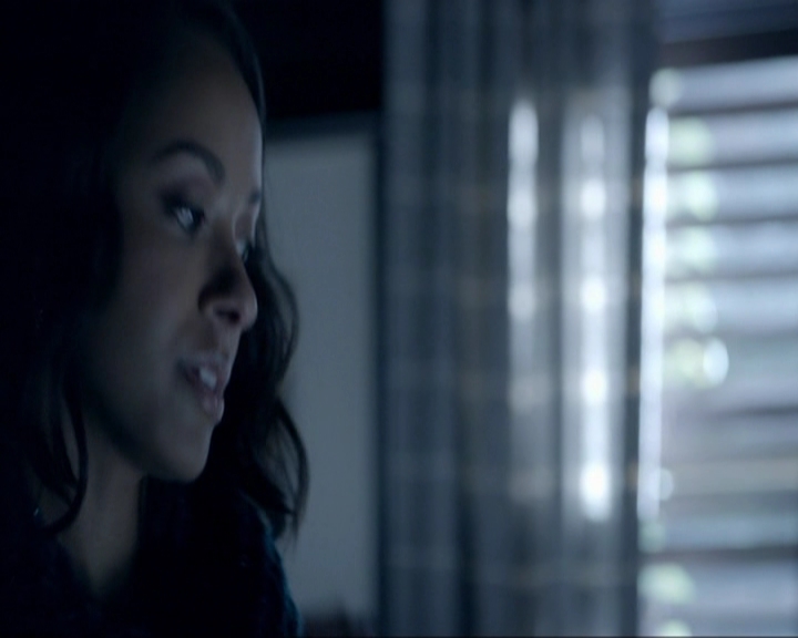 VampireDiariesWorld-dot-nl_7x19SomebodyThatIUsedtoKnow0648.jpg