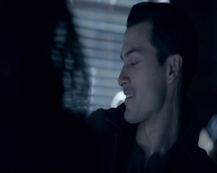 VampireDiariesWorld-dot-nl_7x19SomebodyThatIUsedtoKnow0681.jpg