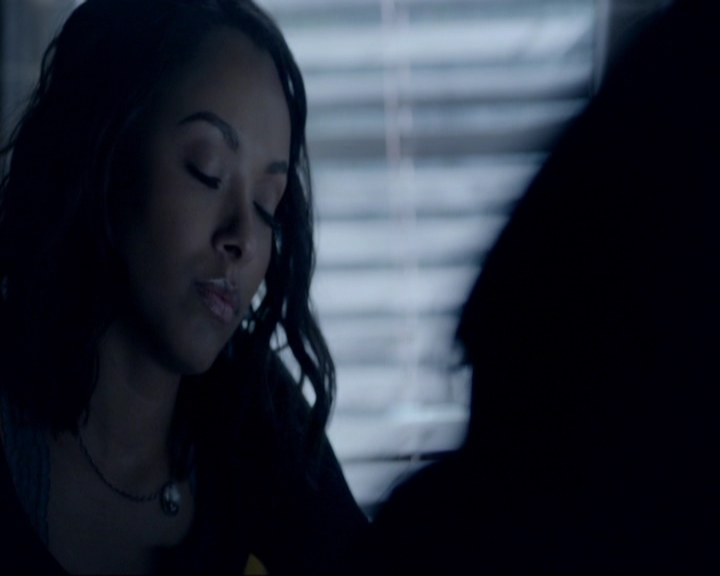 VampireDiariesWorld-dot-nl_7x19SomebodyThatIUsedtoKnow0686.jpg