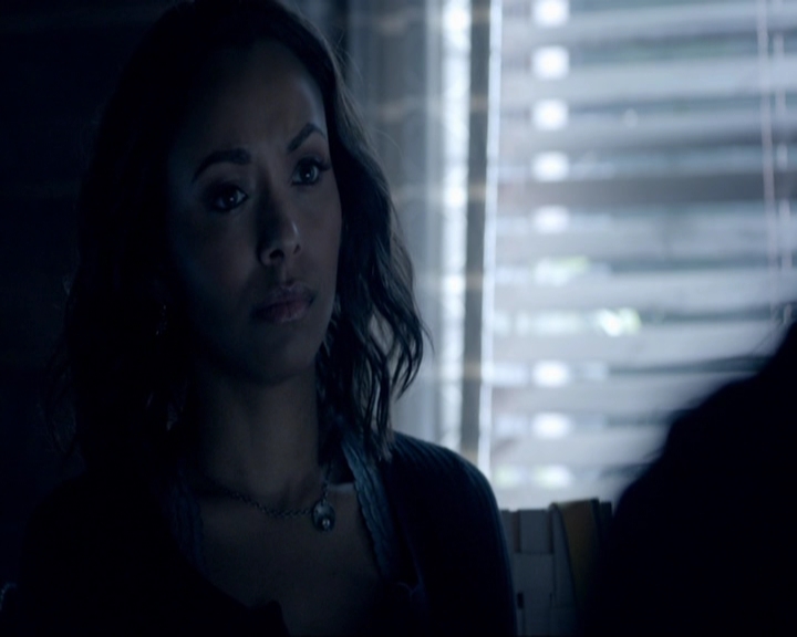 VampireDiariesWorld-dot-nl_7x19SomebodyThatIUsedtoKnow0723.jpg