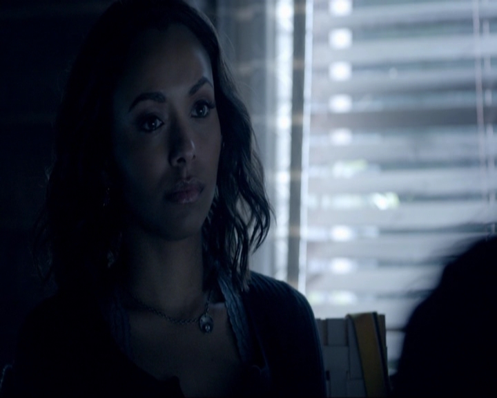 VampireDiariesWorld-dot-nl_7x19SomebodyThatIUsedtoKnow0724.jpg