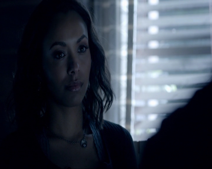 VampireDiariesWorld-dot-nl_7x19SomebodyThatIUsedtoKnow0737.jpg