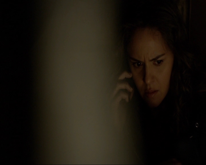 VampireDiariesWorld-dot-nl_7x19SomebodyThatIUsedtoKnow0808.jpg