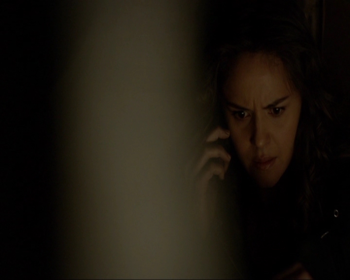 VampireDiariesWorld-dot-nl_7x19SomebodyThatIUsedtoKnow0809.jpg