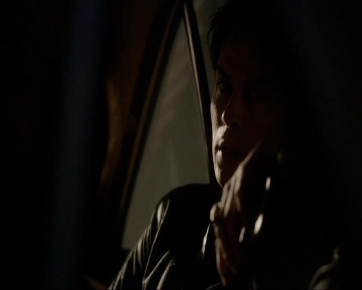 VampireDiariesWorld-dot-nl_7x19SomebodyThatIUsedtoKnow0819.jpg