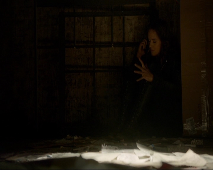 VampireDiariesWorld-dot-nl_7x19SomebodyThatIUsedtoKnow0828.jpg