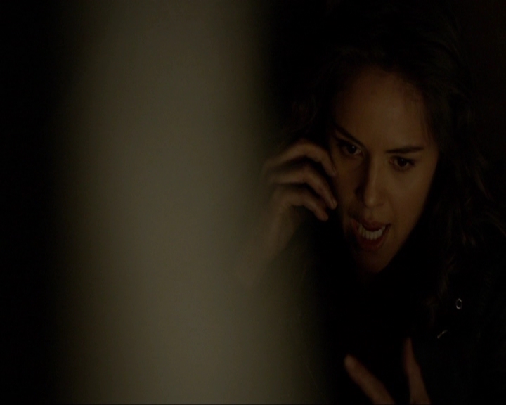 VampireDiariesWorld-dot-nl_7x19SomebodyThatIUsedtoKnow0831.jpg