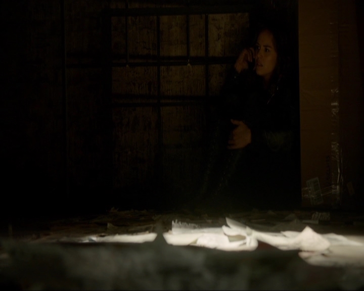 VampireDiariesWorld-dot-nl_7x19SomebodyThatIUsedtoKnow0847.jpg