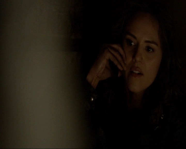 VampireDiariesWorld-dot-nl_7x19SomebodyThatIUsedtoKnow0853.jpg