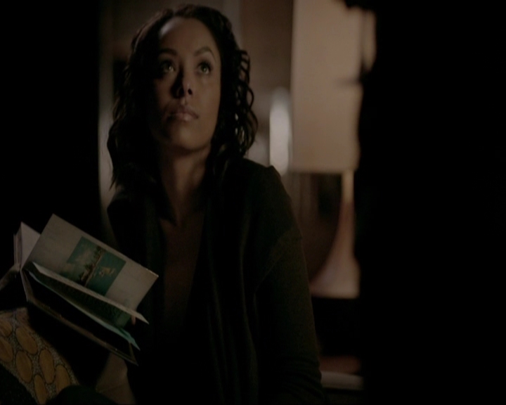 VampireDiariesWorld-dot-nl_7x19SomebodyThatIUsedtoKnow0958.jpg