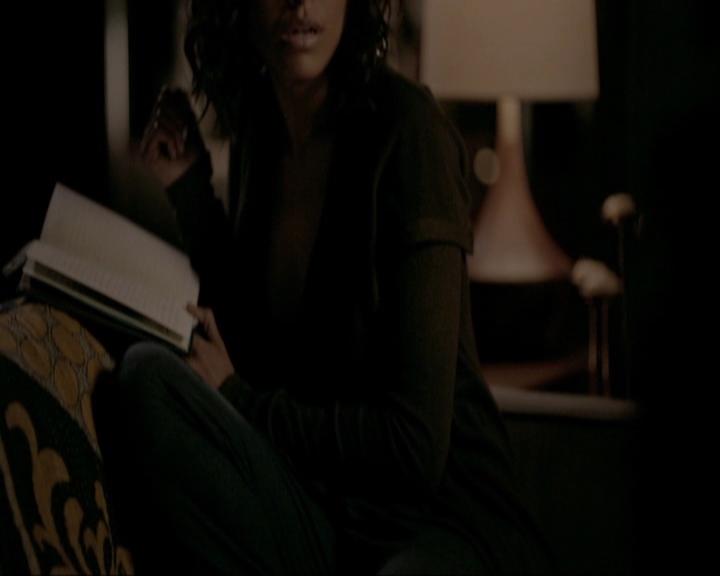 VampireDiariesWorld-dot-nl_7x19SomebodyThatIUsedtoKnow0970.jpg