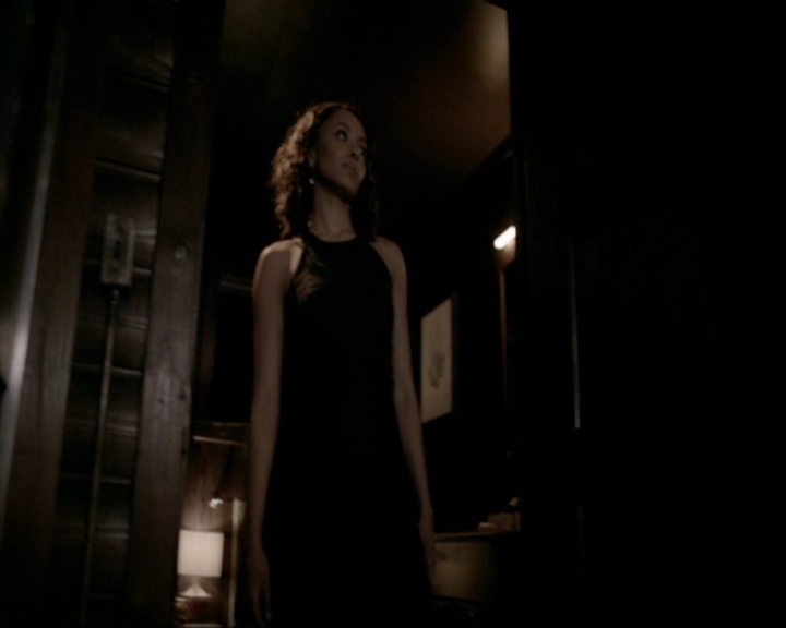 VampireDiariesWorld-dot-nl_7x19SomebodyThatIUsedtoKnow0981.jpg