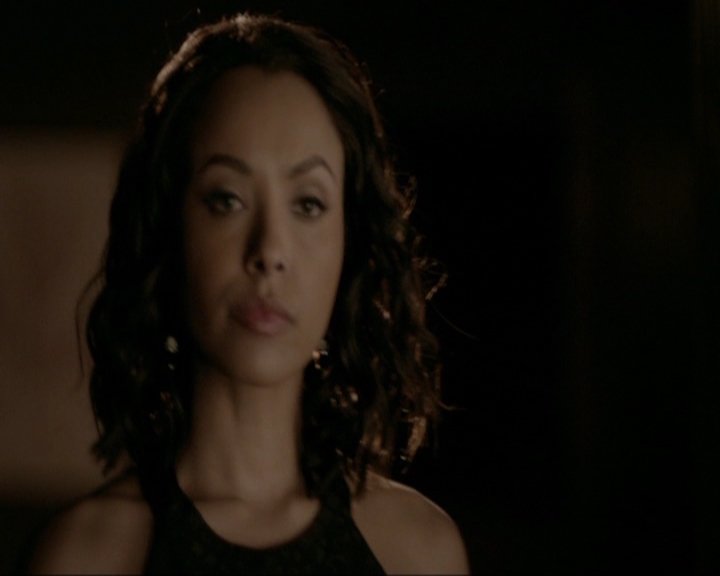 VampireDiariesWorld-dot-nl_7x19SomebodyThatIUsedtoKnow0990.jpg