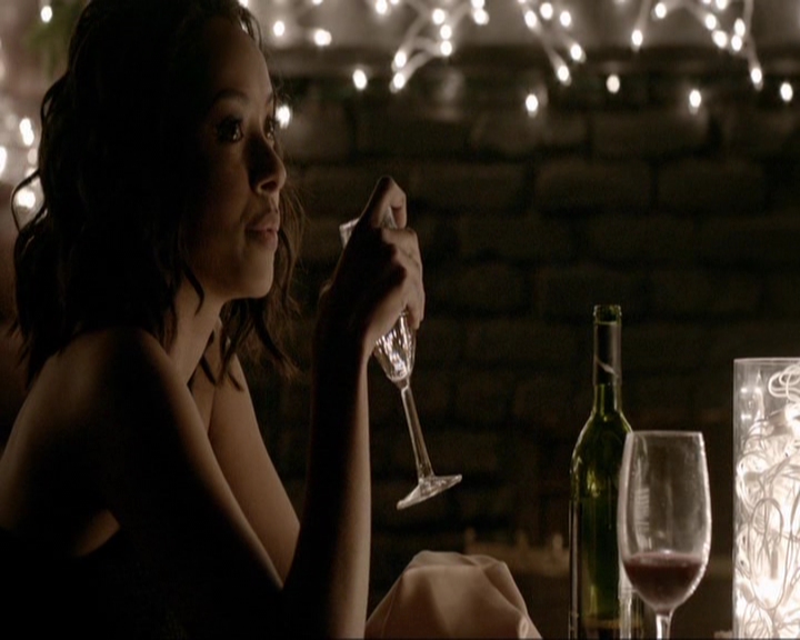 VampireDiariesWorld-dot-nl_7x19SomebodyThatIUsedtoKnow1039.jpg