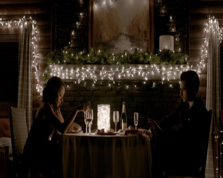 VampireDiariesWorld-dot-nl_7x19SomebodyThatIUsedtoKnow1046.jpg