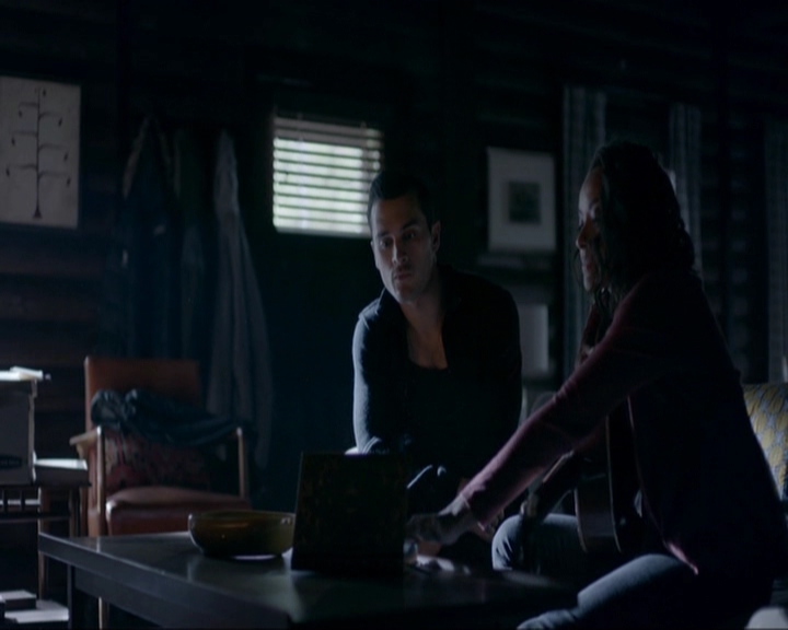 VampireDiariesWorld-dot-nl_7x19SomebodyThatIUsedtoKnow1638.jpg