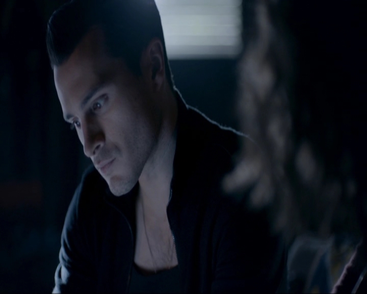 VampireDiariesWorld-dot-nl_7x19SomebodyThatIUsedtoKnow1643.jpg