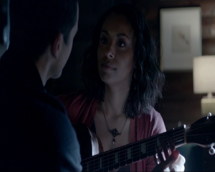 VampireDiariesWorld-dot-nl_7x19SomebodyThatIUsedtoKnow1687.jpg
