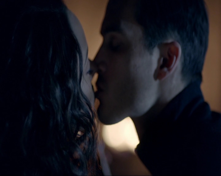 VampireDiariesWorld-dot-nl_7x19SomebodyThatIUsedtoKnow1709.jpg