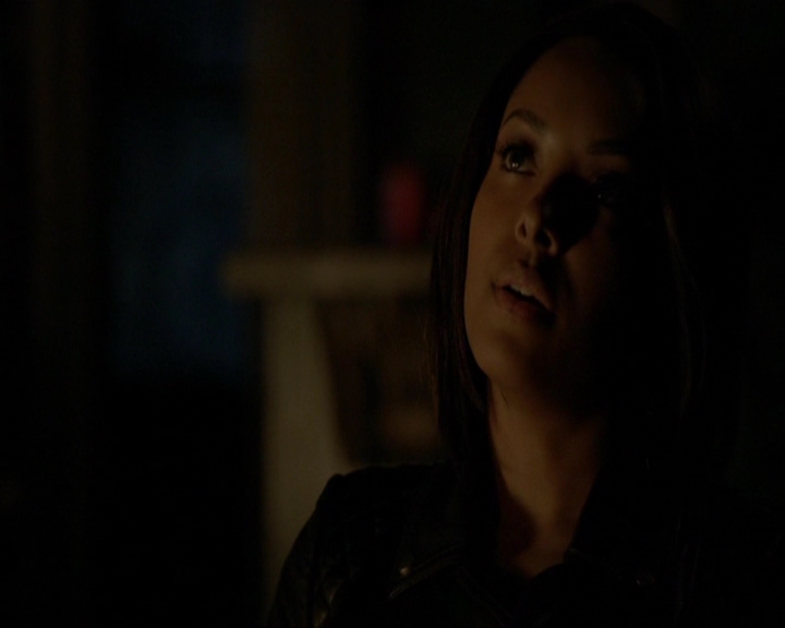 VampireDiariesWorld-dot-nl_7x19SomebodyThatIUsedtoKnow2138.jpg