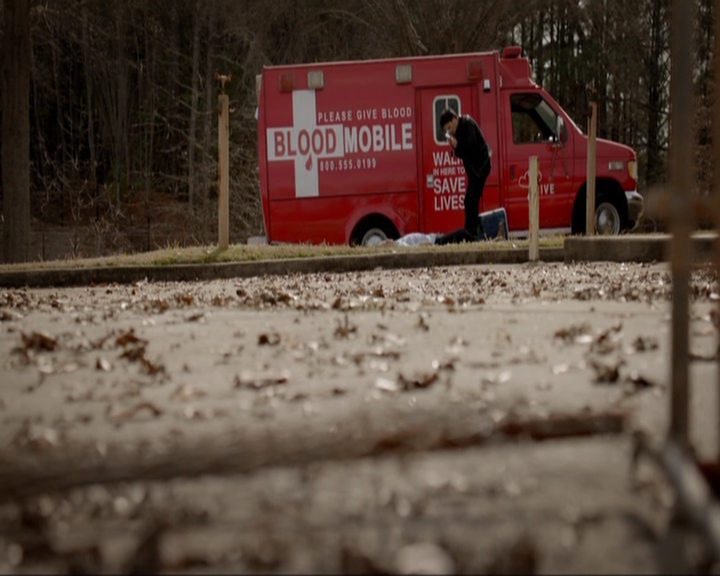 VampireDiariesWorld-dot-nl_7x20KillEmAll0630.jpg