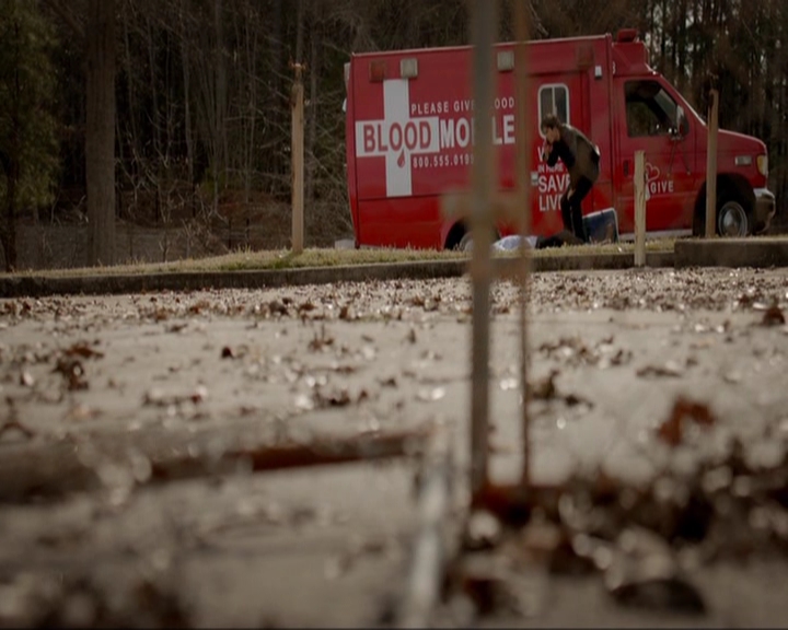 VampireDiariesWorld-dot-nl_7x20KillEmAll0645.jpg