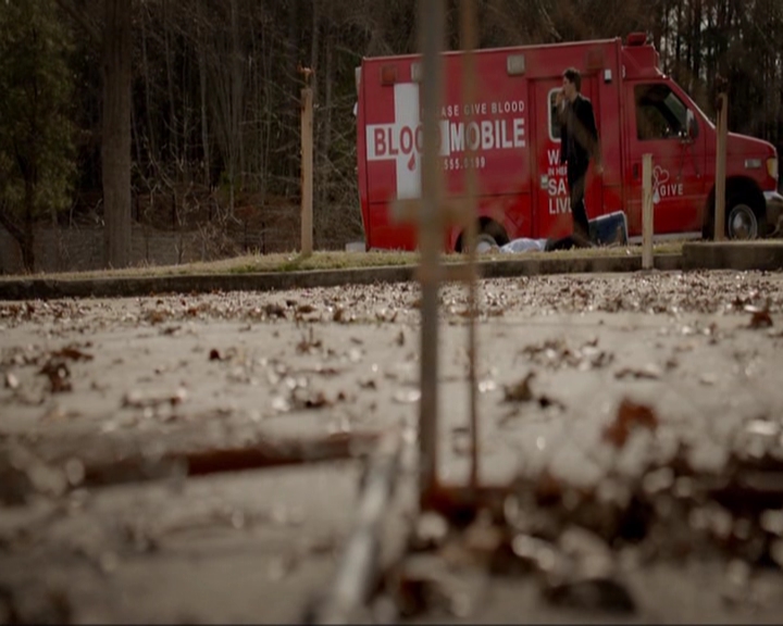 VampireDiariesWorld-dot-nl_7x20KillEmAll0646.jpg