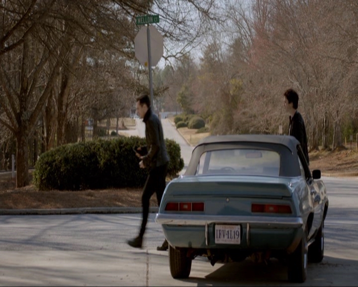 VampireDiariesWorld-dot-nl_7x20KillEmAll0908.jpg