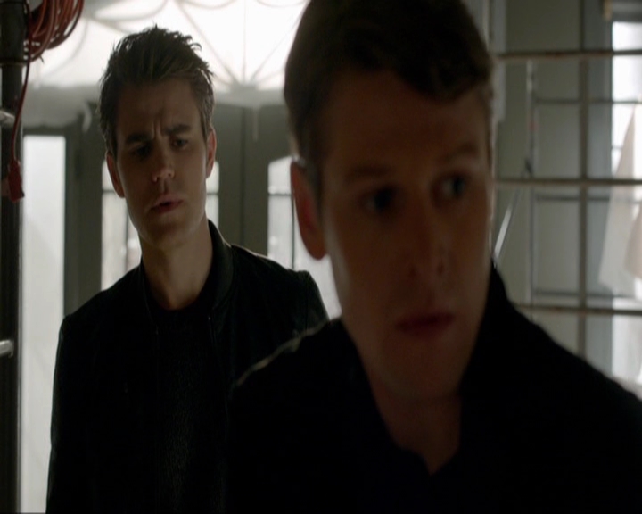 VampireDiariesWorld-dot-nl_7x20KillEmAll1012.jpg