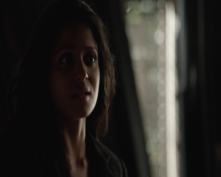 VampireDiariesWorld-dot-nl_7x22GodsAndMonsters-deletedscenes0223.jpg