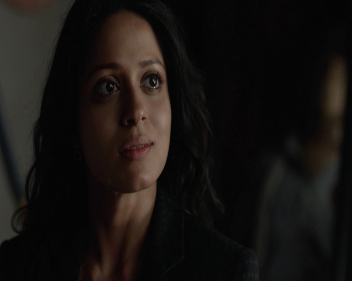 VampireDiariesWorld-dot-nl_7x22GodsAndMonsters-deletedscenes0233.jpg