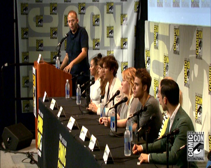 VampireDiariesWorld-dot-nl_S7-dvdextra-2015ComicConPanel0144.jpg