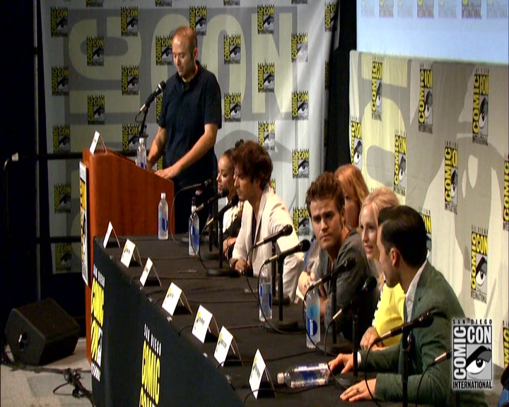 VampireDiariesWorld-dot-nl_S7-dvdextra-2015ComicConPanel1192.jpg