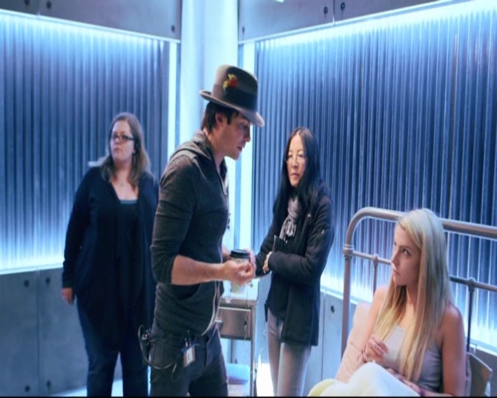 VampireDiariesWorld-dot-nl_S7-dvdextra-DirectingVampires0089.jpg
