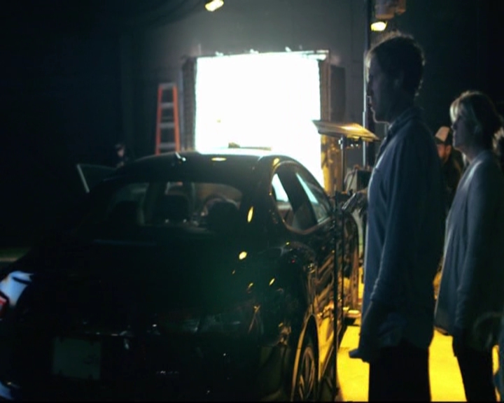 VampireDiariesWorld-dot-nl_S7-dvdextra-DirectingVampires0244.jpg