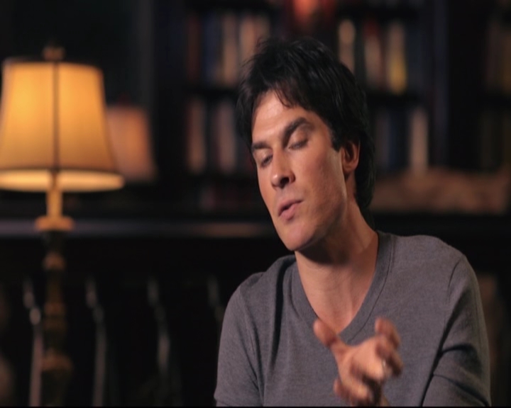 VampireDiariesWorld-dot-nl_S7-dvdextra-DirectingVampires0350.jpg