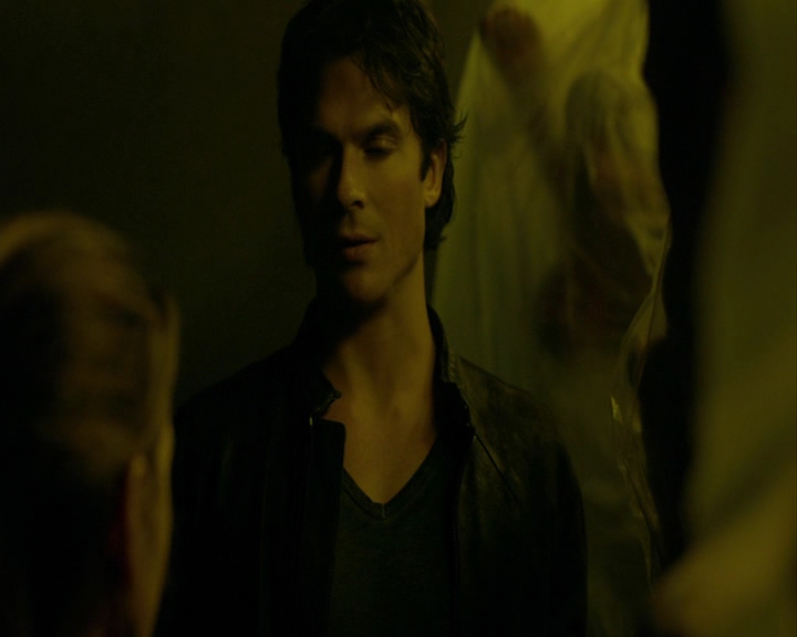 VampireDiaries-dot-nl_VampireDiaries-8x01HelloBrother0135.jpg