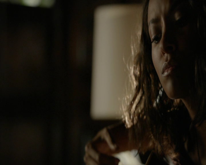 VampireDiaries-dot-nl_VampireDiaries-8x01HelloBrother0328.jpg