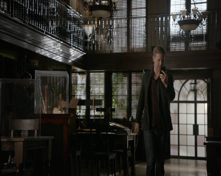 VampireDiaries-dot-nl_VampireDiaries-8x01HelloBrother0510.jpg