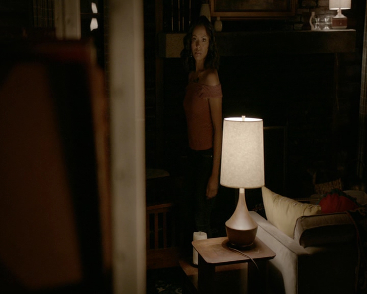 VampireDiaries-dot-nl_VampireDiaries-8x01HelloBrother1913.jpg