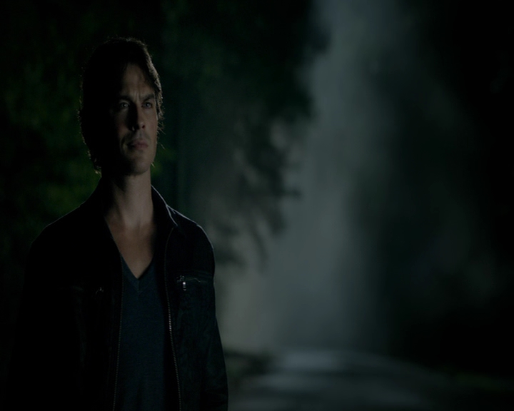 VampireDiaries-dot-nl_VampireDiaries-8x01HelloBrother2122.jpg