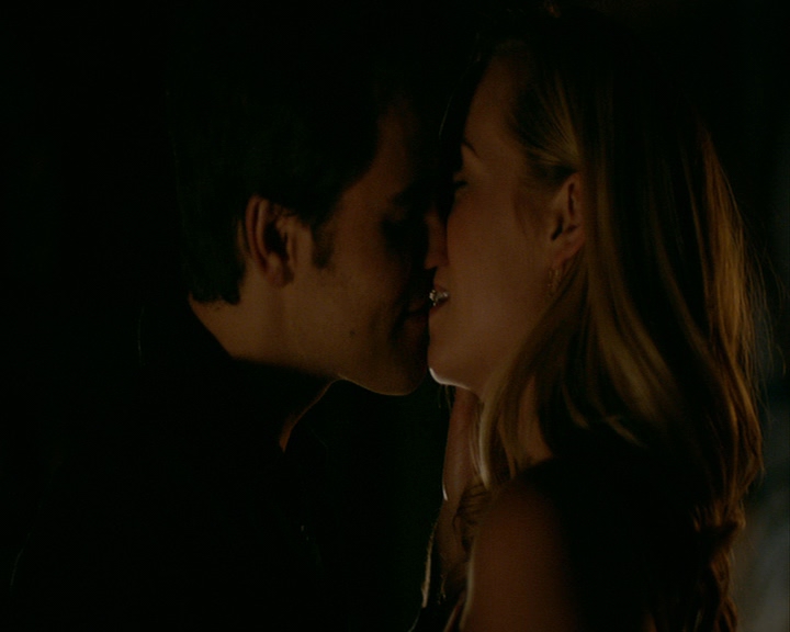 VampireDiaries-dot-nl_VampireDiaries-8x01HelloBrother2211.jpg